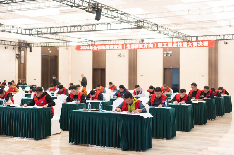3笔试考试现场_副本.jpg 3笔试考试现场_副本.jpg